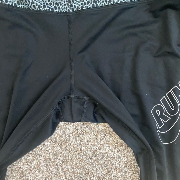 NIKE LEGGINGS PERFECT FOR THE GYM. - Picture 4 of 4